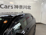 ブラインドスポットインフォメーションを装備!走行中、斜め後方に車両がいることをドアミラー内の表示でお知らせ。車線変更時など、目視では確認しにくい死角の安全確認をサポートしてくれる心強い機能です。