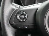 ステアリングスイッチ付き。手を離さずにさまざまな操作が可能です。