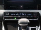 エアコンはオートエアコンです。運転席・助手席の温度設定を分ける事ができます。シートヒーターも付いてます!