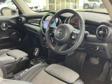 このお車はMINI NET浦和美園に展示中です!総在庫900台を当店でご案内可能です!ご来場、お問い合わせをスタッフ一同お待ちしております。