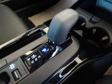 【CVT】無段変速機という意味です。 オートマミッションの中でも、ギヤによる変速をしないので、その分燃費が上がり経済的☆