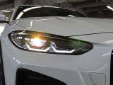 アダプティブLEDヘッドライト車が曲がる方向を照射、また車速に応じて照射範囲や到達距離を自動制御するバリアブルコントロールライト付き LEDは太陽光に近く優れた視認性を発揮、消費電力も低減のため省燃費に貢献