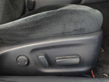 パワーシート搭載。微妙な調整が手軽にでき、ピッタリのポジションで運転することが可能です。