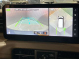 【アラウンドビューモニター】車を上から見下ろしているかのような映像で周囲の状況がひと目で確認、狭い駐車場に駐車するときも安心です♪