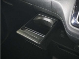 ◆ドリンクホルダー◆手の届きやすい場所にドリンクホルダーがあり、とても便利です。