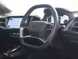 内装はシンプルに使い勝手を考え作られています。お車を運転する感覚をダイレクトに体感して頂けます。室内も広くロングドライブにも快適にお過ごしいただけます。