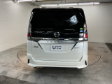 外装、内装はもちろんエンジンルームの隅々までしっかりクリーニングしています。