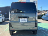 バック時目視しにくいクルマの周囲をカメラで映し出し、安全・安心駐車をサポート♪オプションのリアカメラで安心プラスが付いています!バック駐車などをサポートしてくれますよ♪