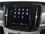 Google搭載のボルボなら、車内にいながら多彩なデジタルライフをお楽しみいただけます。Google Playから必要なアプリをダウンロードして、有意義な移動時間を楽しみましょう。