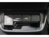 スマートフォンなどの音楽再生が可能なUSB接続ジャック装備車両です♪♪♪