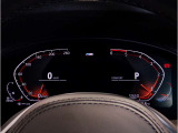『運転』に対するBMWのこだわりはメーターパネルにも表れております。視野性の良いメーターパネルは疲労感の軽減と、運転の楽しさをもたらしてくれます。