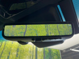 【デジタルインナーミラー】後席の大きな荷物や同乗者で後方が確認しづらい時でも安心!カメラが撮影した車両後方の映像をルームミラー内に表示。クリアな視界で状況の確認が可能です!