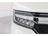 LEDランプ車 白く照らされるのが特徴です。明るいだけでなく、周囲からの認知されやすく歩行者や死角にいる方へアピール効果、安全性が飛躍的に向上します!