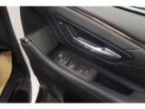 【パワーシート】運転しやすい位置に座席を設定できます。