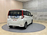 お車購入のポイントとなるフロントマスクです!シャープな目つきが印象的なデザインのヘッドランプです。