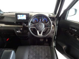 視界良好、操作しやすい運転席です。