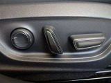 【電動シート】スイッチ一つでシート位置を調整できるので、手動ではなかなか難しい微調整が簡単にできます♪