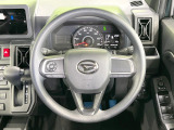インテリアに合わせたデザインのステアリングは、運転される方のことも考え、運転しやすい形状、大きさです。是非一度、実際に触ってお確かめください。