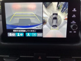 マルチビューカメラシステム搭載車です。お車の周囲を全方位でカバーします。後方・前方・両脇と、コンディションが悪い視界でもカラーモニターに映し出した映像がドライバーをサポートします。