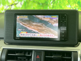 テレビ番組を画面で視聴できる装備です。停車中の待ち時間などに映像を楽しめるため、車内で過ごす時間を快適に活用できます。使い方に合わせてご利用ください。