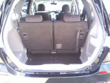 荷室は容量の大きさだけではなく、開口部の低さにもこだわっています。重いものを高く持ち上げる必要がないので、荷物の積み込みがスムーズにできますね。