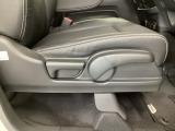 【前席】運転席にはシート高を調整できるハイトアジャスターが装備され、幅広いシートポジションの設定が可能になっております♪