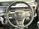 インテリアに合わせたデザインのステアリングは、運転される方のことも考え、運転しやすい形状、大きさです。是非一度、実際に触ってお確かめください。