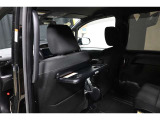 乗り降りらくらく!アシストグリップ装備!シートテーブル装備!車内での軽食などにテーブルとして利用できます♪