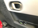 MINIはドアが分厚いです。衝突によりドアがつぶれてしまった場合にも外からいち早くドアを開けれるよう考えられています。数十秒の救出の遅れが命につながりかねない場合、こういった配慮が重要なポイントです。