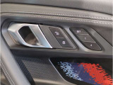 BMWの分厚いドアは、もしもの時にも搭乗者を守ってくれます。
