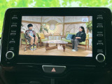 車内の画面でテレビ番組を視聴できる装備です。目的地での休憩中など、停車時に映像を楽しみたい場面に活用いただけます。画面も見やすく、手軽に番組をお楽しみいただけます。