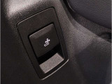 コーナーセンサーが搭載しておりますので、車庫入れの際など、障害物の接近を音で知らせます。
