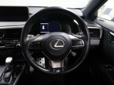 各操作スイッチなどもハンドルから手を放すことなく操作可能で安全運転に支援いたします!