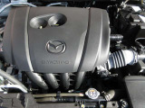 CX-30のエクステリアデザインは、明確なラインを使わず、面の動きのみで表現。アートとしての美しさと生命感を感じさせるデザインを創生しています