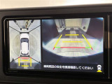 バックカメラの他に上から見下ろしたような画像が見れるアラウンド(全方位)モニター。前後左右を把握できる、すごい機能が装備されています!