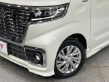 【LEDヘッドライト】悪天候や夜間走行時も良好な視界を確保し安心して運転できる高輝度LEDヘッドライトを装備!点灯速度が早く、消費電力も抑えられています。