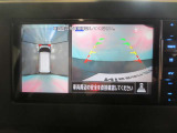 上から見下ろしているような映像で駐車をサポートするアラウンドビューモニターと、安心のバックモニター付き!ナビの画面にカメラ映像がしっかり表示されるので、駐車が苦手な方でも安心して車庫入れができますよ♪