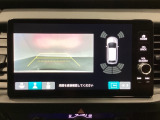 バックでの車庫入れも安心です!リアカメラが付いているバックモニター付のナビディスプレイを装備しております。バンパーについているソナーや、操作線もついており距離感も画面から確認できます。
