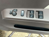 ゆったりと広い店内で、お車の悩みや各種相談を承ります。