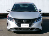 衝突軽減ブレーキ、車線逸脱警報、フロント&バックソナー、踏み間違い防止アシスト。安全装備充実。