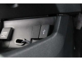 スマートフォンなどの音楽再生が可能なUSB接続ジャック装備車両です♪♪♪
