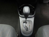 フロアシフトのCVTオートマチック車です。