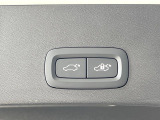【パワーバックドア】スマートキーや運転席のボタンを押すだけでリアゲートが自動で開閉します!荷物を持っている時や、高い位置にあるバックドアを閉める際に便利な機能です。