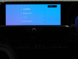 デイスプレイオーディオを装備。スマホとクルマをつなぐことで、いろんなサービスが楽しめます。(AppleCarplay/AndroidAuto 対応)