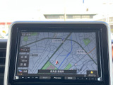 地図を画面いっぱいに表示し、周辺の道路や現在地を確認しやすいナビ画面です。目的地までのルート確認はもちろん、初めて訪れる場所へのお出かけや、慣れない道を走る際にも便利にお使いいただけます。