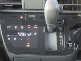 操作しやすいタッチパネル式オートエアコンスイッチ
