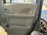 運転席ドア内張りです。