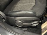 自分に合ったドライビングポジションへ。運転席まわりも使いやすく設計されています。