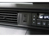 スマートフォンなどの音楽再生が可能なUSB接続ジャック装備車両です♪♪♪