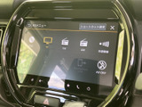 ラジオやディスク、テレビなどを選べるメニューを備え、必要な音源へ画面上からアクセスしやすい構成です。日々の移動を快適に支える便利な装備として活躍します。